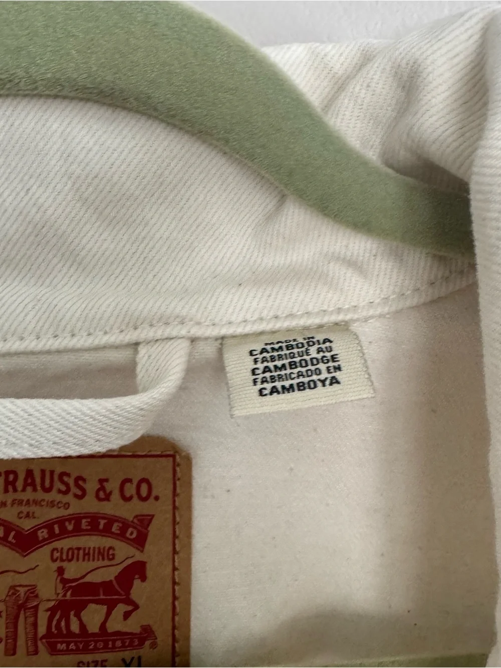 Levi’s Oversized White Denim Jacket Shacket Size XL